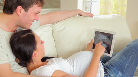 Man-and-wife-looking-at-baby-ultrasound-scan-