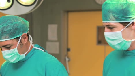 Earnest-surgeon-looking-at-a-nurse