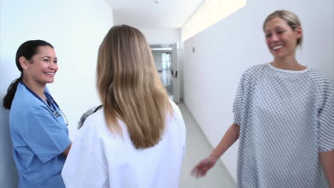 Nurse-standing-next-to-a-patient-