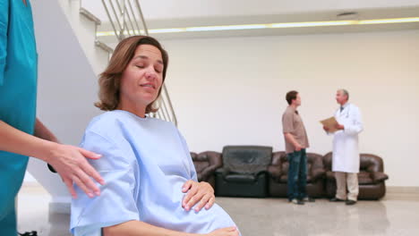 Female-doctor-talking-with-a-pregnant-woman-in-hallway