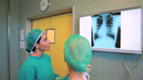 Two-surgeons-looking-at-xrays