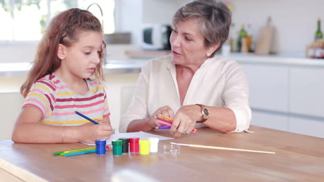 Niño-Dibujando-Con-Su-Abuela