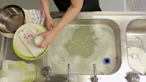 Cleaner-of-a-kitchen-doing-the-dishes