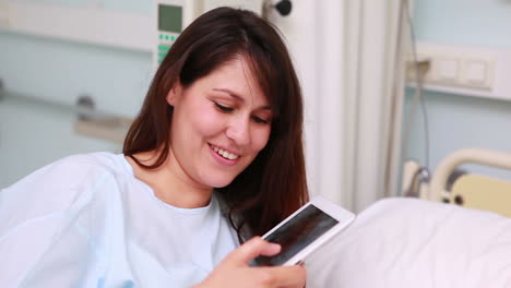 Mother-using-a-tablet-to-take-a-picture-of-a-newborn-baby