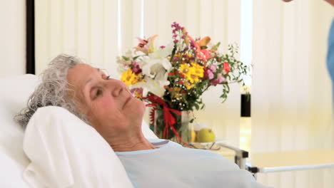 Senior-patient-with-a-smiling-nurse