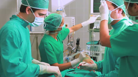 Side-view-of-a-surgical-team-next-to-a-patient