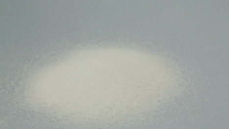 Haufen-Zucker-Gießen-Mit-Zuckerwürfeln-Und-Injektion-Für-Diabetes-Aufklärung