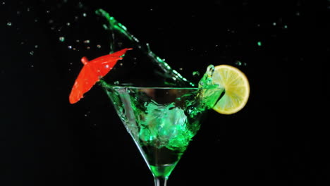 Ice-falling-into-green-cocktail