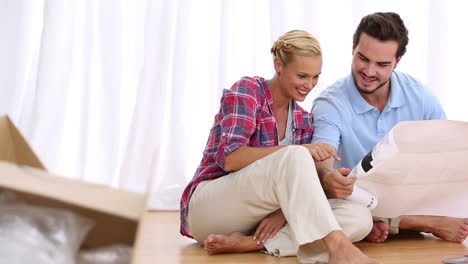 Couple-at-home-sitting-on-floor