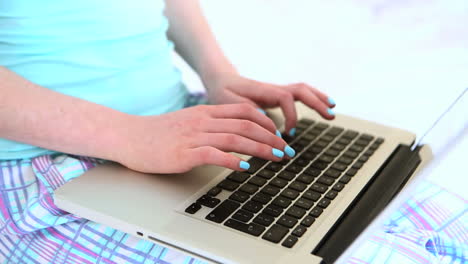 Woman-typing-on-her-laptop-