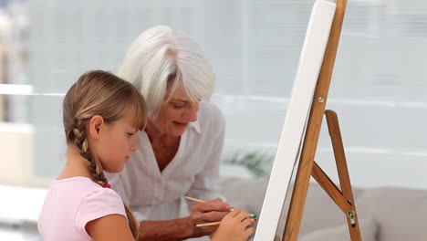 Abuela-Y-Nieta-Pintando-Juntas