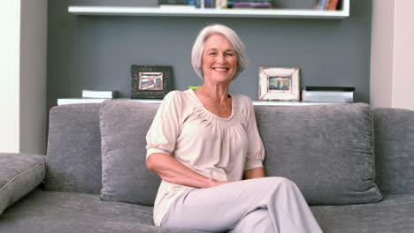 Retired-woman-laughing-on-the-couch