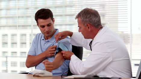 Doctor-taking-blood-pressure-of-a-patient-