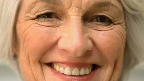 Anciana-Alegre-Sonriendo