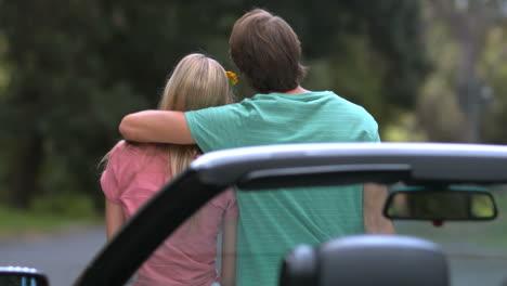 Man-kissing-his-girlfriend-on-her-head