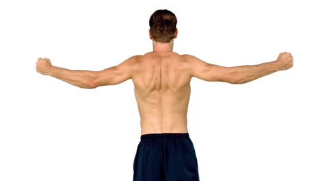 Hombre-Sin-Camisa-Mostrando-Sus-Músculos