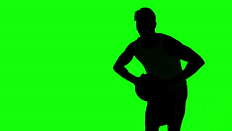 Silhouette-Eines-Mannes,-Der-Einen-Basketball-Auf-Einem-Greenscreen-Wirft