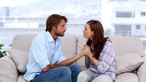 Pareja-Discutiendo-En-Terapia