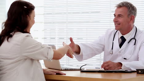 Doctor-shaking-hand-of-his-patient-
