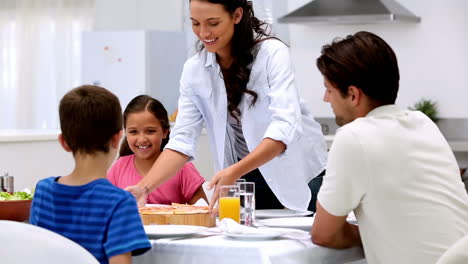 Mother-bringing-pizza-to-dinner-table