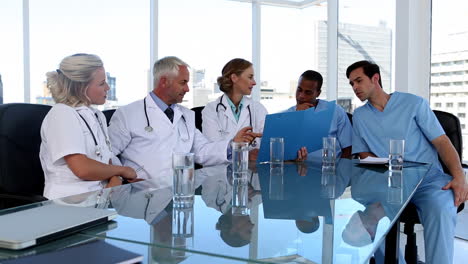Medical-team-during-a-meeting