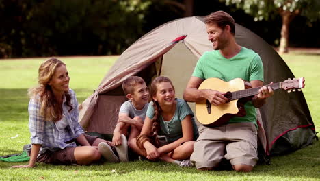 Vater-Spielt-Gitarre