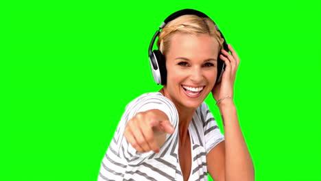 Smiling-woman-pointing-at-the-camera-on-green-screen