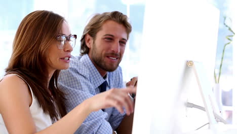 Business-people-talking-in-front-of-computer-