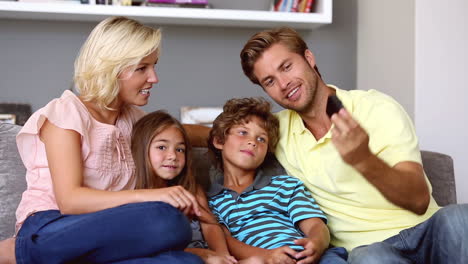 Father-taking-self-portrait-of-him-with-smiling-family