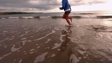 Woman-running-at-the-beach