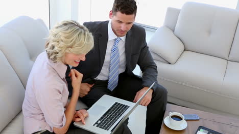 Business-people-working-together-on-laptop