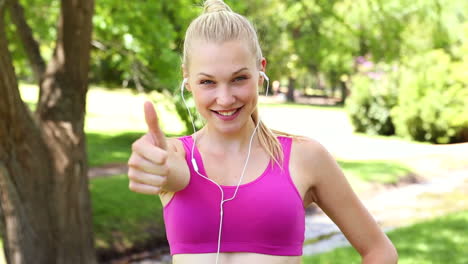 Fit-blonde-giving-thumbs-up-to-camera