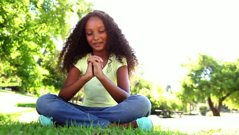 Young-girl-praying-in-the-park