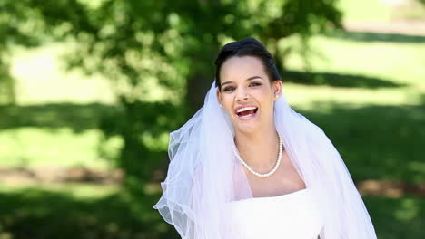 Beautiful-bride-throwing-her-bouquet