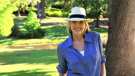 Smiling-woman-looking-at-camera