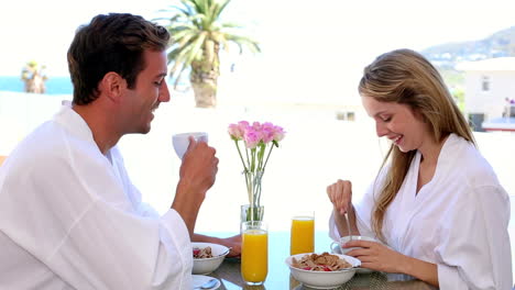 Happy-couple-having-breakfast-together