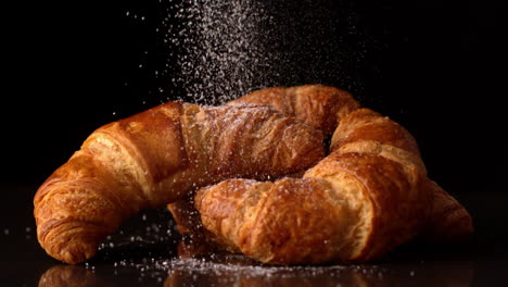 Azúcar-En-Polvo-Espolvoreada-Sobre-Croissants