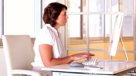 Businesswoman-working-at-her-desk