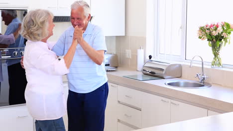 Senior-couple-dancing-together-