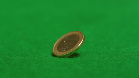Euromünze-Dreht-Sich-Auf-Einem-Casinotisch