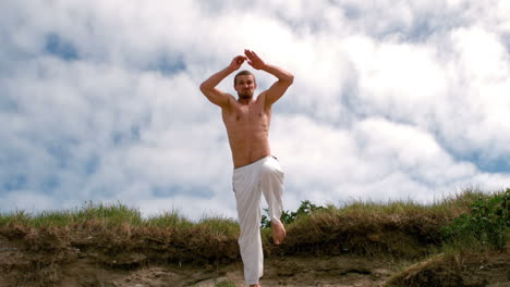 Martial-arts-expert-practicing-on-the-beach