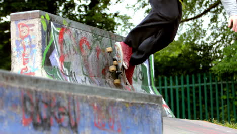 Young-skateboarder-skating-the-outdoor-skatepark