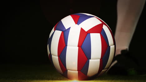 Footballspieler-Kickt-Den-Ball-Mit-Der-Französischen-Flagge