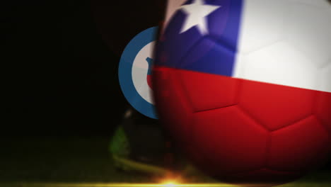 Footballspieler-Kickt-Chile-Flagge-Ball