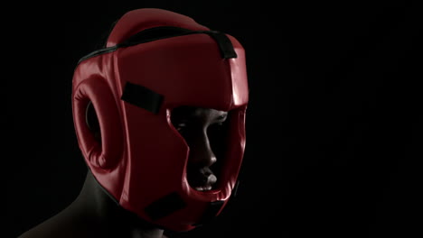 Boxeador-Duro-Con-Casco-Rojo