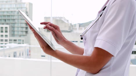 Nurse-in-tunic-using-tablet-pc