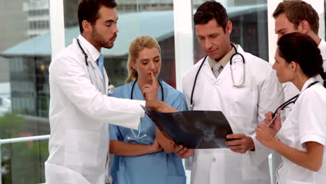 Medical-team-meeting-in-the-hospital