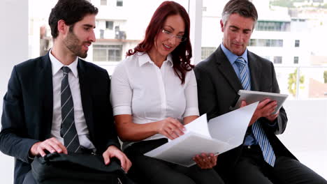 Business-team-sitting-on-chairs-discussing-their-work