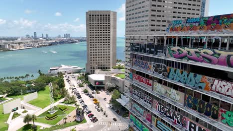 Graffiti-Und-Yacht-In-Miami,-Florida