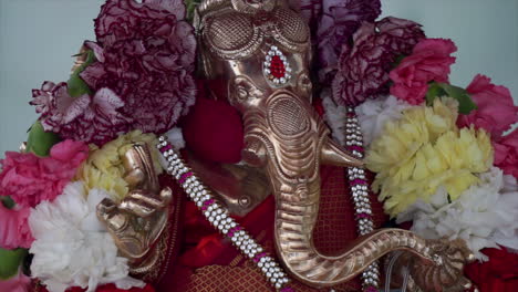 Un-Murti-Que-Encarna-A-La-Deidad-Hindú-Ganesh